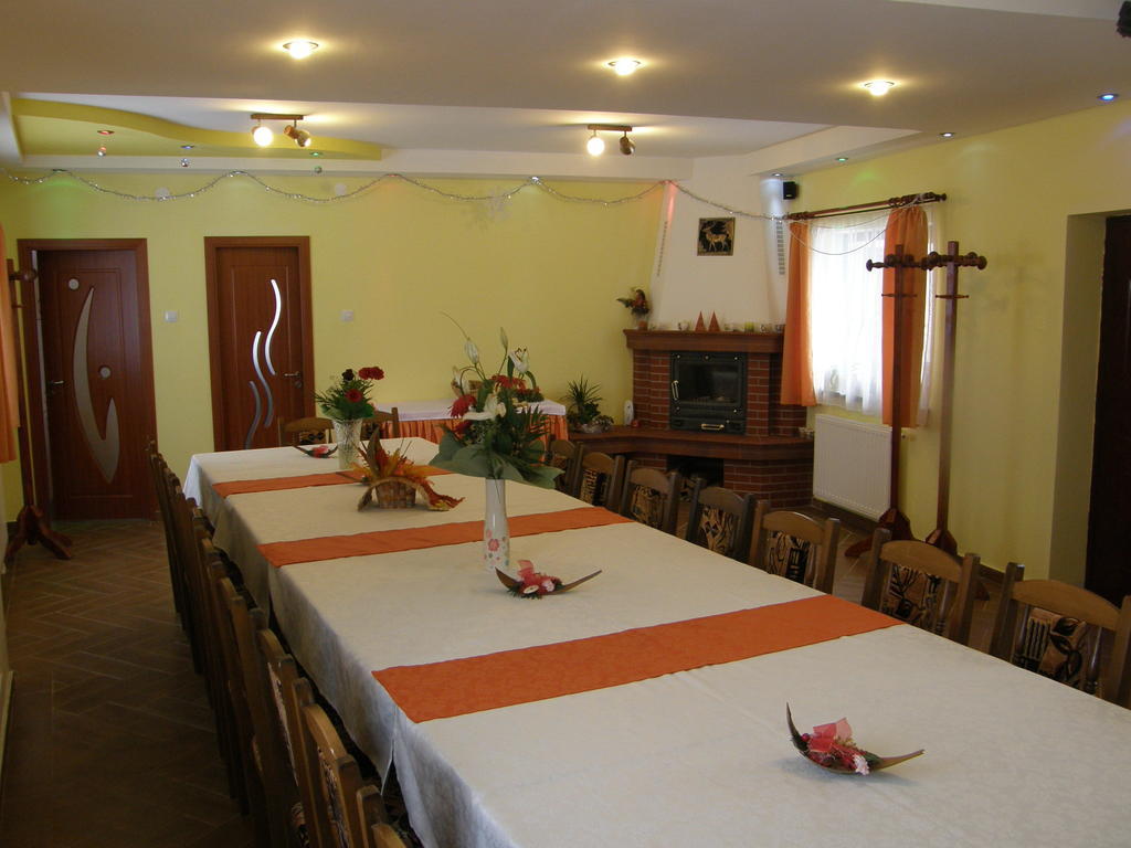 Mokus Panzio Bed & Breakfast Bicfalau Exterior photo